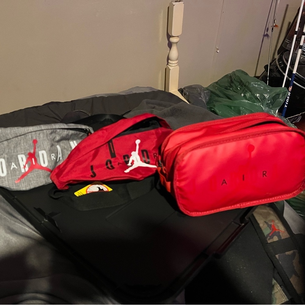 Jordan carrying bag with two belt bags